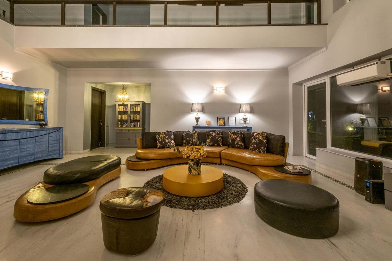 Stayvista At The Banyan Abode With Pool Table, Pet Friendly & Outdoor Pool Manesar Exterior photo
