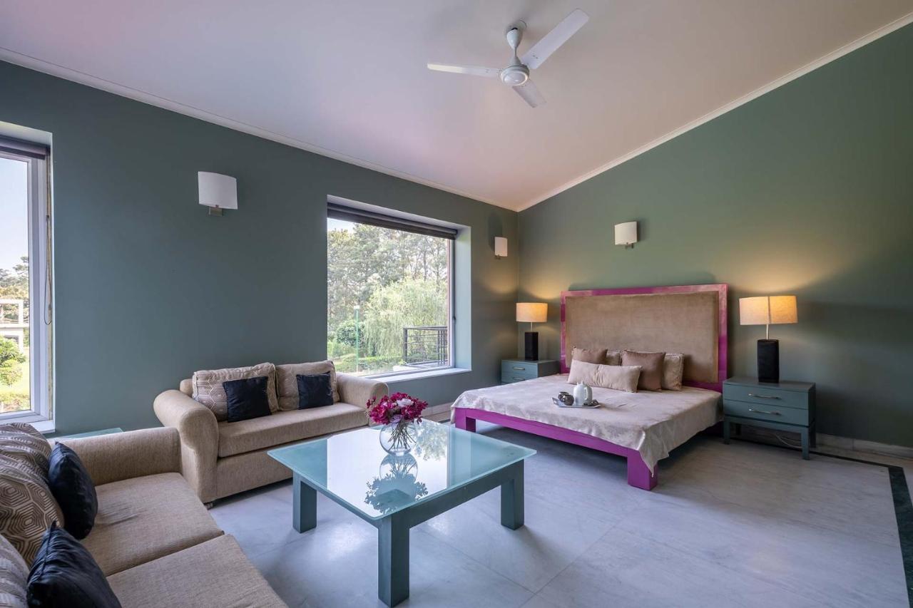 Stayvista At The Banyan Abode With Pool Table, Pet Friendly & Outdoor Pool Manesar Exterior photo